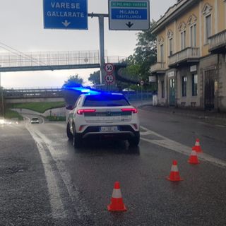 Cinque ponti allagati: chiusa la corsia che porta a Gallarate