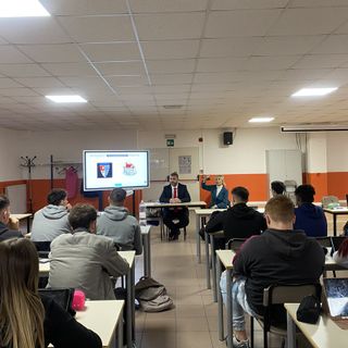 I ragazzi del professionale sportivo preparano il loro evento con un prof speciale