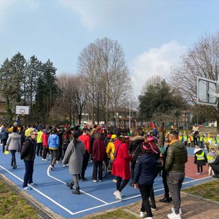 La sfilata di Carnevale green delle scuole Rossi, e non solo, incanta Borsano