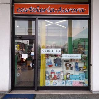 La cartoleria edicola Aurora. Attività nata nel 1957, dal 2004 gestita da Pierpaolo Gorletta