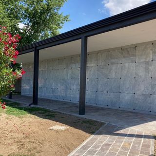 Ottanta nuovi loculi al cimitero di Castellanza. Oggi l'inaugurazione e la benedizione di don Gianni Giudici alla presenza degli amministratori
