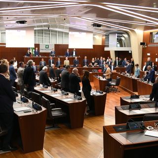 Il Consiglio regionale della Lombardia ricorda Silvio Berlusconi. Minuto di silenzio in aula