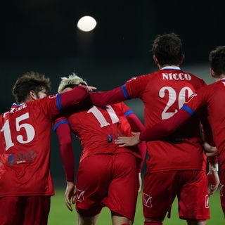 Pochi minuti dopo il fischio di inizio, la Pro ha perso Parker che si è scontrato con il portiere avversario (foto di Marco Giussani)
