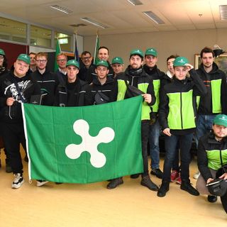 I ragazzi di Pappaluga in visita a Palazzo Pirelli ospiti del vicepresidente Giacomo Cosentino: con loro anche lo chef stellato Antonio Guida