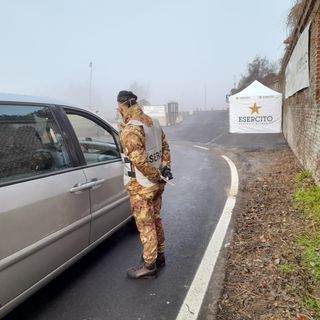 L'ingresso dell'hub di Gallarate, sulla via parallela di viale Milano, dietro i centri commerciali