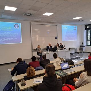 Il medico dell'Inter spiega agli studenti della Liuc lo stress clinico nello sportivo: «Dobbiamo fare prevenzione»