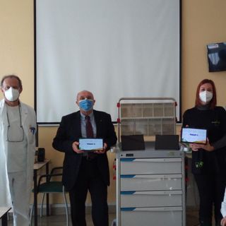La consegna della donazione all'Ematologia di Busto