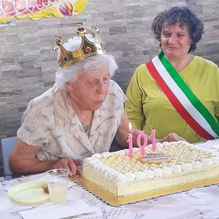 Castellanza, compleanno eccezionale a Villa Maria: 101 candeline per nonna Laura