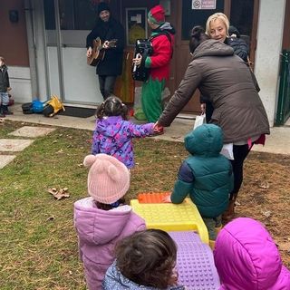Due musicisti olgiatesi al nido per insegnare ai piccoli a sognare