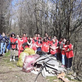 “Scuola in natura”: una mattina a pulire i boschi con la Lipu per gli studenti della scuola Makula