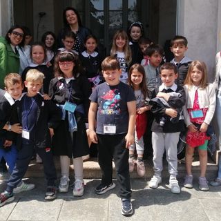 Gli alunni della 2C delle “De Amicis” in visita  a Palazzo Brambilla