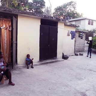 Il cortile di Kay Chal, di cui si occupava suor Luisa - foto Caritas Ambrosiana