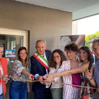 Inaugurato a Busto l’Alzheimer Cafè: «Avete fatto un regalo alla città»