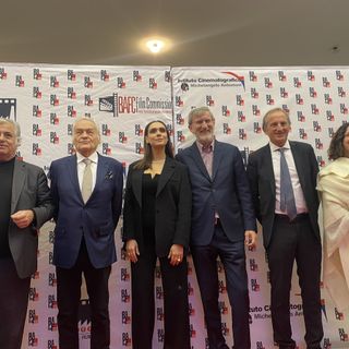FOTO e VIDEO. Baff al via e Mare Fuori è già protagonista con la madrina Lucrezia Guidone. Il sindaco: «Il festival è un orgoglio»