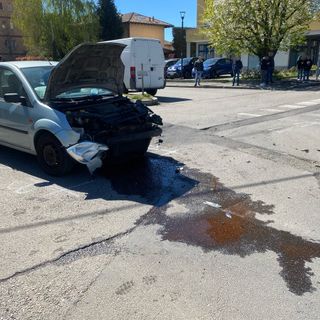 Incidente a Borsano, una delle due auto si ribalta