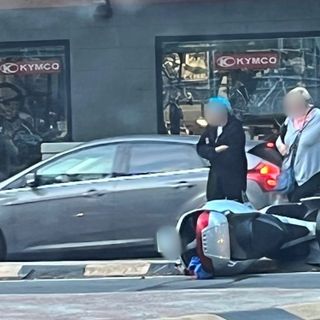 Altro incidente a Busto: scontro tra un’auto e una moto in viale Cadorna