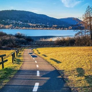 Martedì 1 agosto si pedala sulla Ciclopedonale del lago di Comabbio