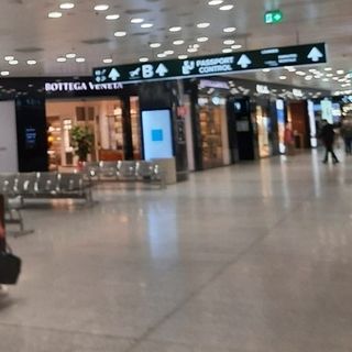 Ristorazione a Malpensa, lavoratori in protesta. Assemblea, corteo e volantinaggio contro il peggioramento delle condizioni economiche