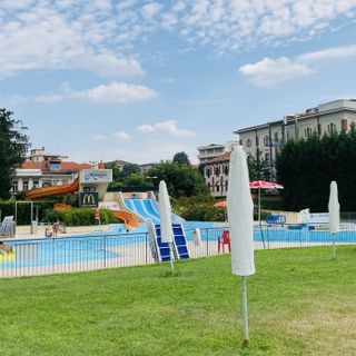 Abbonamenti della piscina: «Ancora in attesa di essere contattato dalla società»