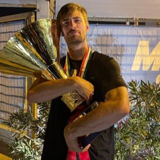 Liceo Pantani in festa con Matteo Gabbia. Il milanista nella classe d’oro con Martinenghi