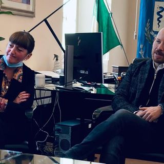 Il vicesindaco Simona Michelon e il sindaco Marco Baroffio durante la conferenza stampa al Castello