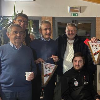 Nicolò Maja al Milan Club di Cassano Magnago per gli auguri di Natale: «Ai mondiali tifavo Argentina per Messi e Dybala»