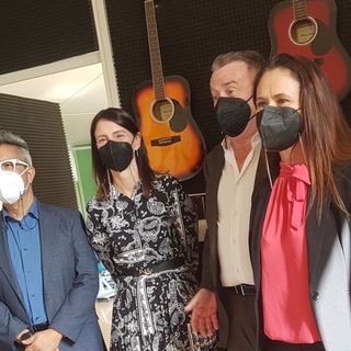 Nelle foto: la dirigente scolastica Viviana Colombo, il suo vice Emilio Bonvini e i direttori di Acof, Mauro e Cinzia Ghisellini, negli spazi della scuola Montessori di via Damiano Chiesa a Castellanza