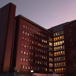 Covid, il report dell'azienda ospedaliera di Busto: «Va meglio, ma non ne siamo ancora fuori»