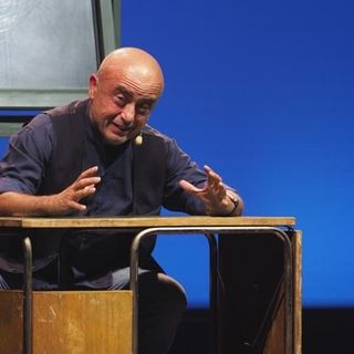 VIDEO. Pienone al Manzoni con Paolo Cevoli e “La sagra famiglia”