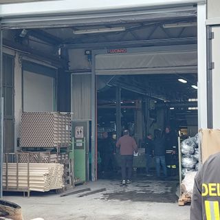 I soci “bloccano” l'incendio nell'azienda. «Avevamo fatto un corso. È stato provvidenziale»