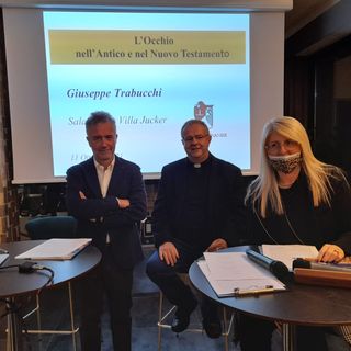 Il dottor Trabucchi con monsignor Cairati e la giornalista Cristina Masetti