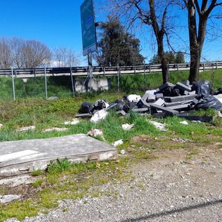 FOTO - Monte Polistirolo troneggia al confine tra Gallarate e Cassano Magnago