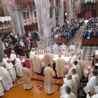 Durante la celebrazione della messa per San Giovanni, patrono di Busto, è risuonato più volte l'incoraggiamento &quot;Mai paura&quot;