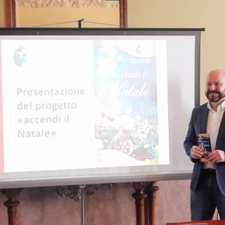 L'assessore Tarlazzi presenta Accendi il Natale a Castellanza
