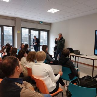 Gli studenti a lezione di sicurezza sul lavoro