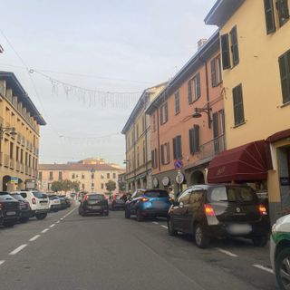 La corsa ai regali degli ultimi giorni porta un super-traffico in città