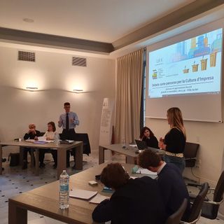 Una dimostrazione di debate alla Liuc prima dell'emergenza Covid
