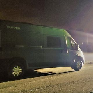 La foto del veicolo abbandonato in via Novara a Busto
