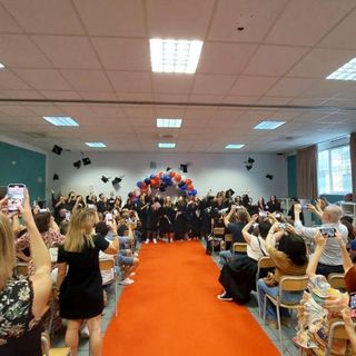 Alla Middle School Acof una raffica di 10 e due lodi. Boom per l'indirizzo sportivo, al via tre classi prime