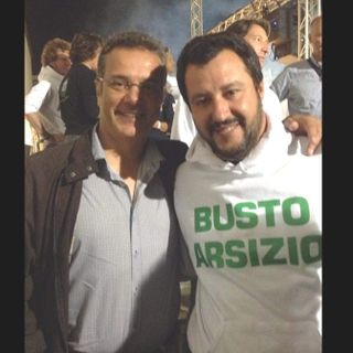 Il segretario della Lega bustocca, Alessandro Albani, con Matteo Salvini