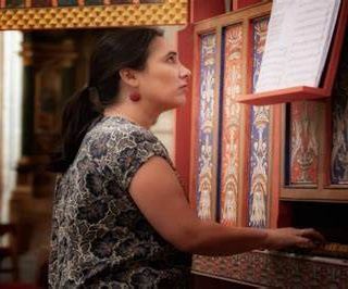 Nella parrocchiale di Gorla Maggiore l’organista Alize Manedizabal rivisita un repertorio di musica classica