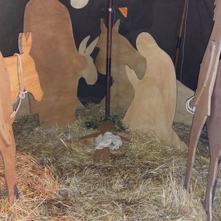 Presepe depredato, presentata la denuncia dagli alpini: la parola alle telecamere
