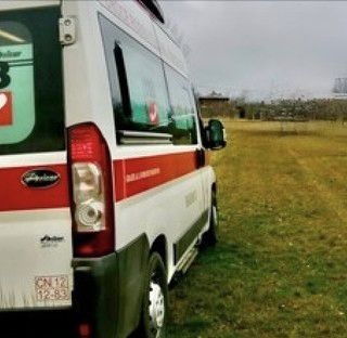 Ragazzo di 14 anni muore sotto il trattore del padre