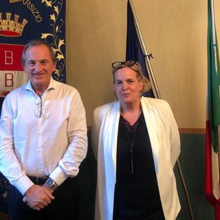 Il sindaco Emanuele Antonelli con l'assessore Paola Reguzzoni