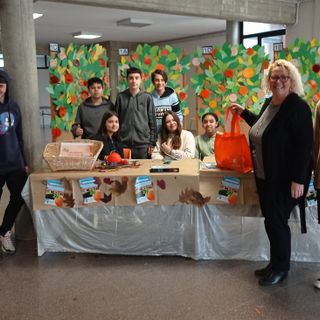 Gli alunni delle Pertini “bocciano il cancro” e raccolgono 2.500 euro per l’Airc