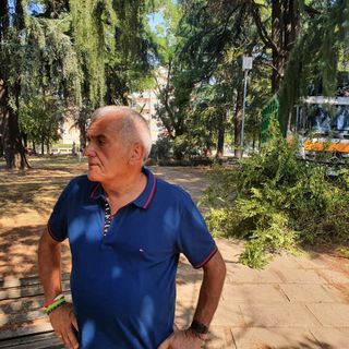 Il consigliere Orazio Tallarida durante i lavori nell'area verde