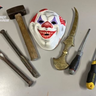 Rubavano nelle ville mascherati da clown: arrestati