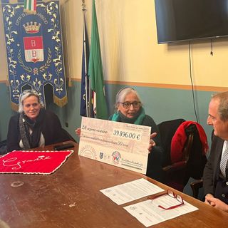 Giovanna Massironi presenta l'assegno