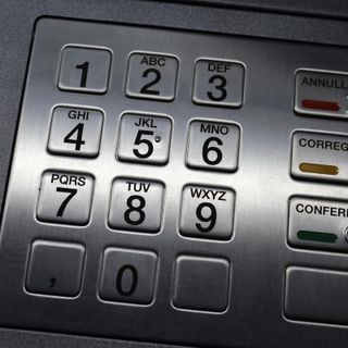 Diciottenne di Busto rapinato e sequestrato in vacanza: «Rivuoi il cellulare? Preleva i soldi dal bancomat» Diciottenne di Busto rapinato e sequestrato in vacanza: «Rivuoi il cellulare? Preleva i soldi dal bancomat»