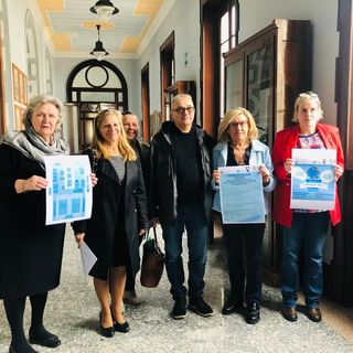 VIDEO - Giornata dell’autismo: a Busto un convegno, laboratori, luci blu e addobbi nelle scuole